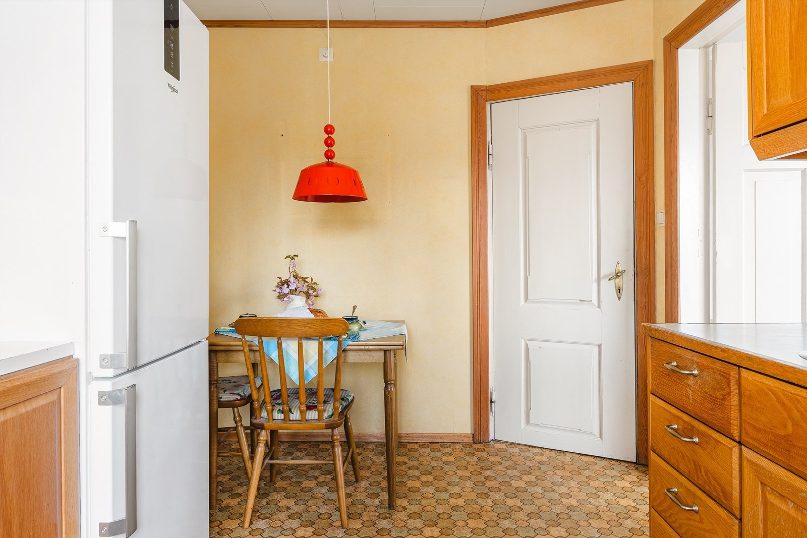 Hyggelig frokostkrok med plass til et mindre spisebord. Galleribilde