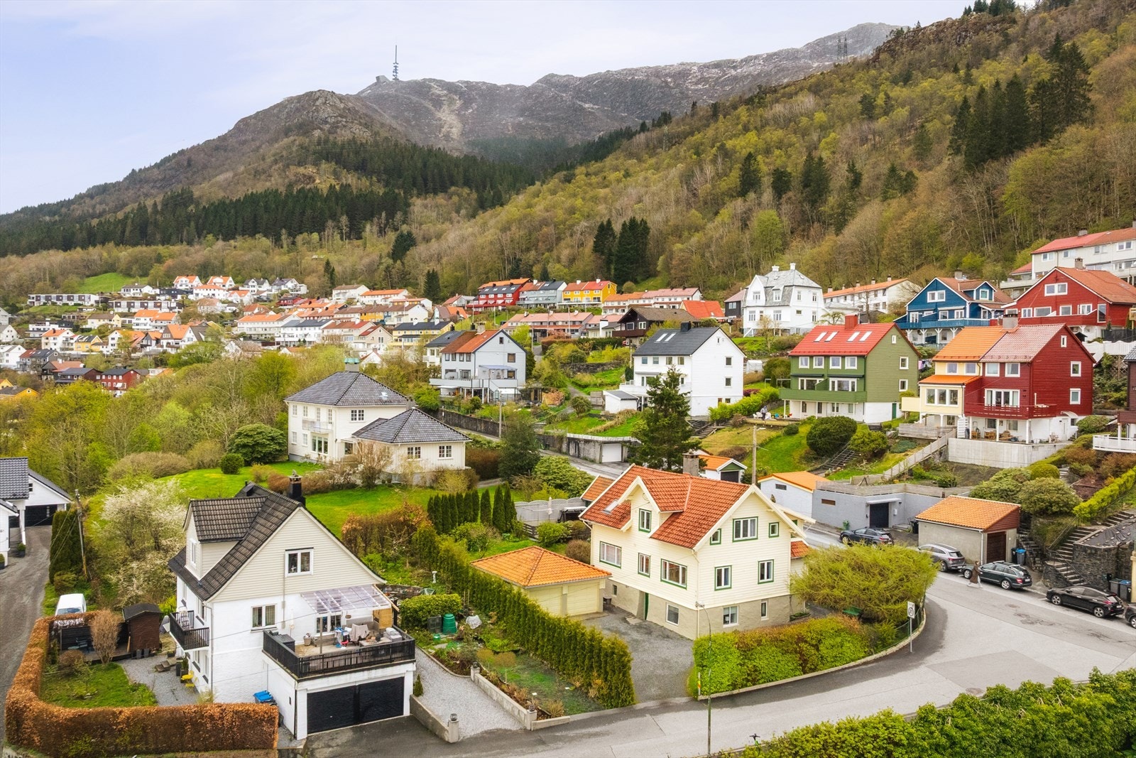 Fra boligen er det kort vei til Ulriken og Nattlandsfjellet hvor det er nydelige turmuligheter. Galleribilde