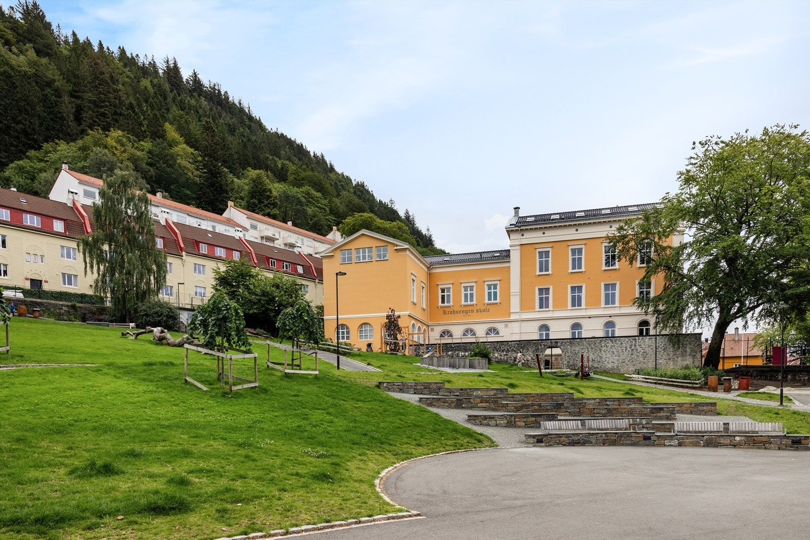 Fra boligen er det få minutter til ikoniske Stoltzekleiven og videre turmuligheter mot Fløyen og Byfjellene. Galleribilde