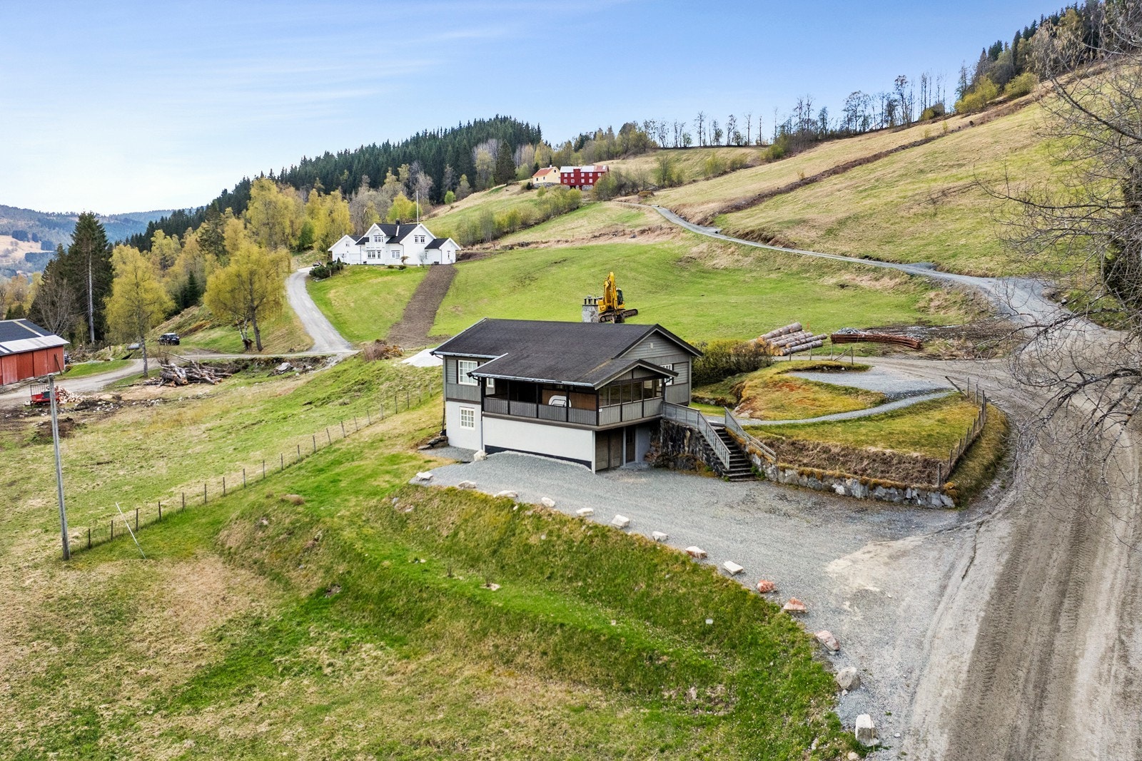 Her får du ei koseleg hytte med roleg og landleg beliggenheit på Tørvi. Galleribilde
