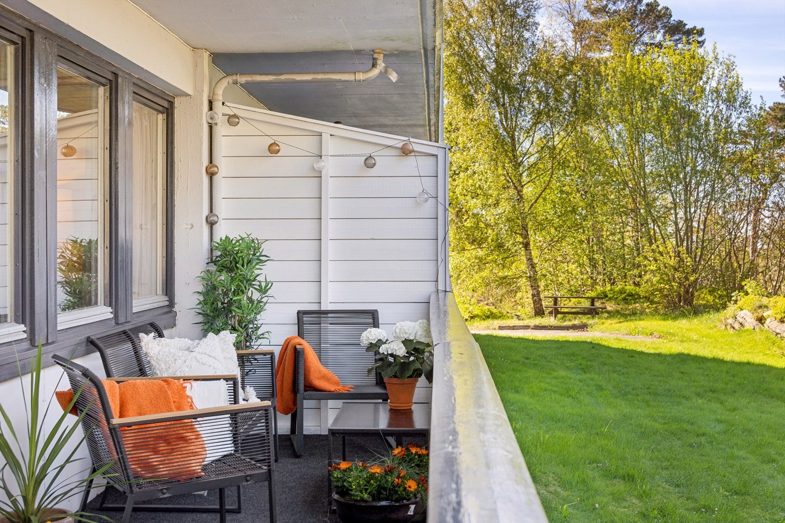 Hyggelig utsikt i fra verandaen Galleribilde