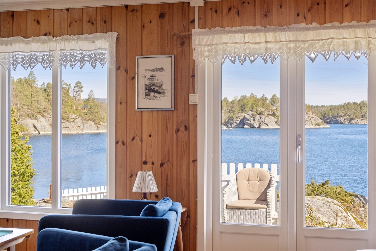 Også her er det nyere dører og vinduer, som åpner opp mot utsikten. Galleribilde