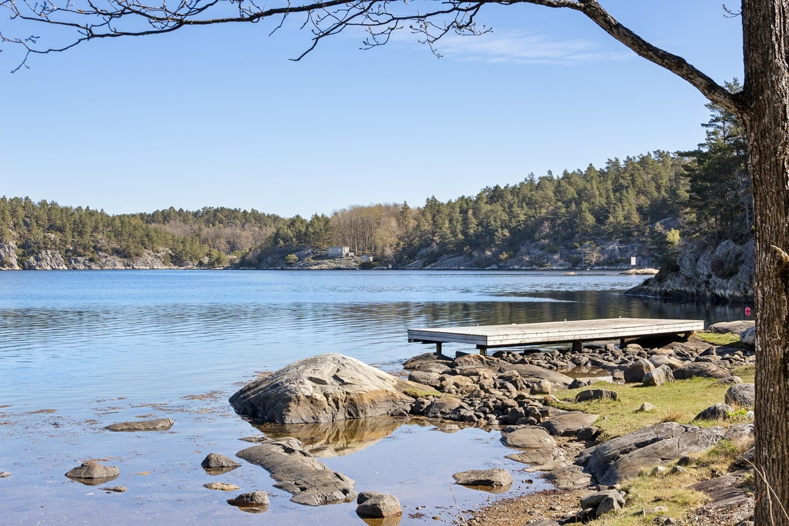 Her er det fine forhold for bading og vannsport for hele familien. Galleribilde