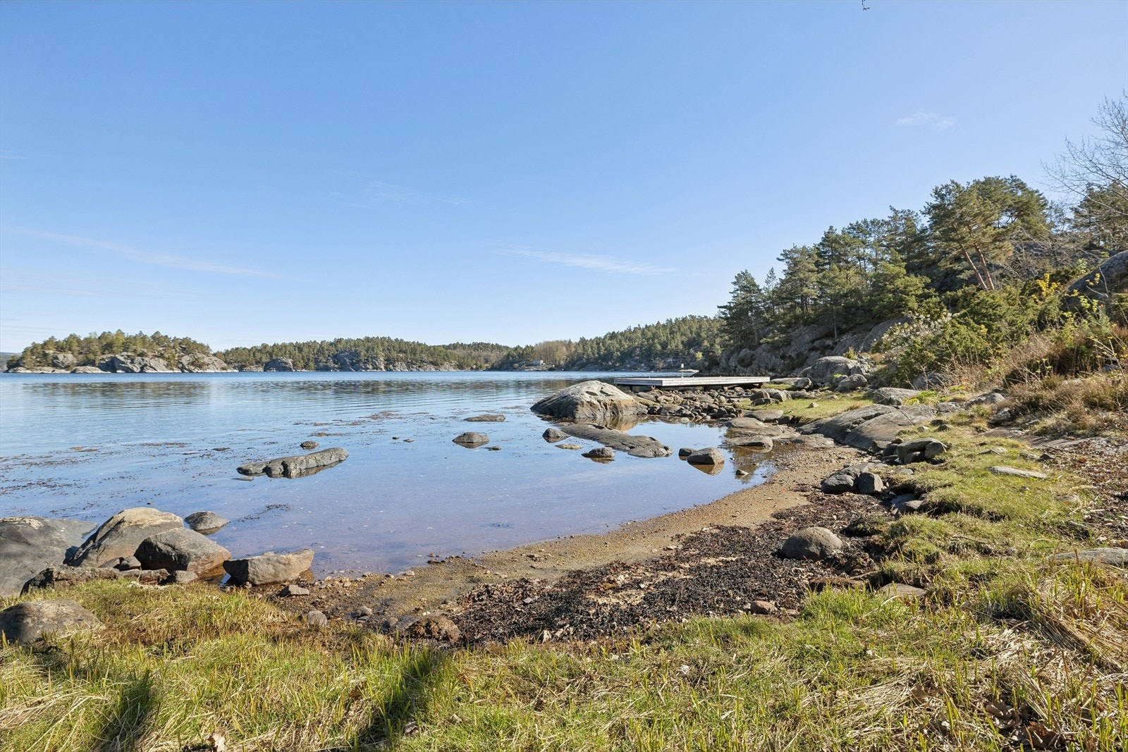 Tomten på 2723 m² gir rikelig med private uteareal! Galleribilde