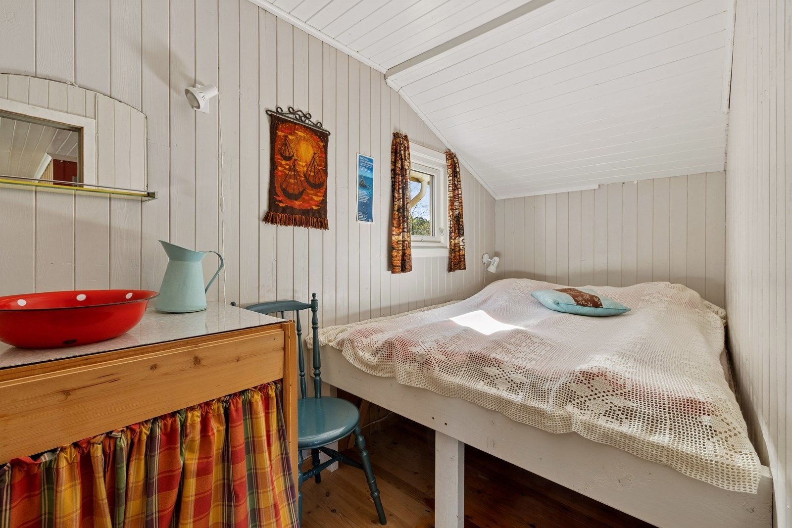 Soverom med plass til dobbeltseng. Galleribilde