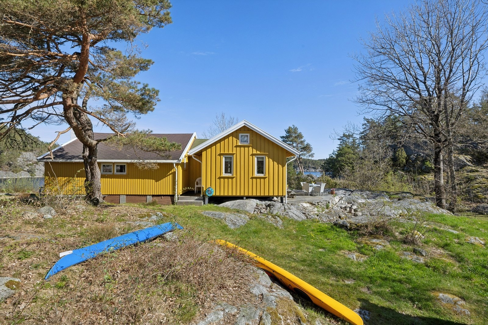En flott fritidseiendom med en fantastisk beliggenhet like ved sjøkanten. Galleribilde