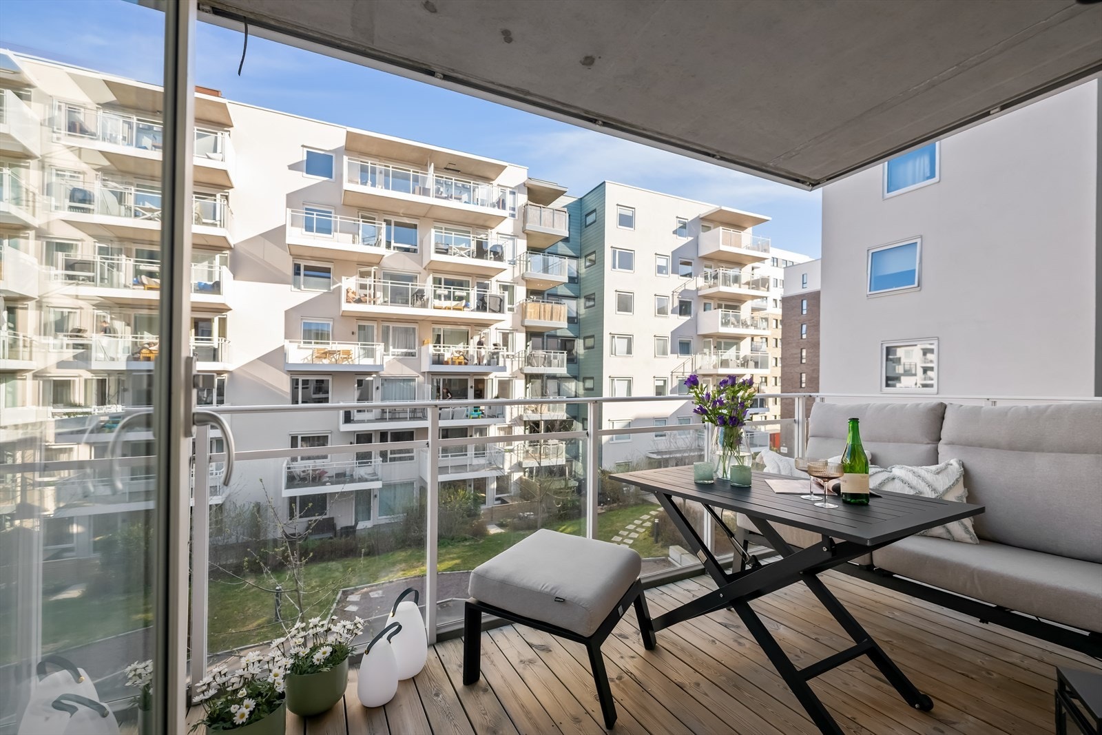Fra stuen har du direkte utgang til en romslig balkong på ca. 7 m². Galleribilde