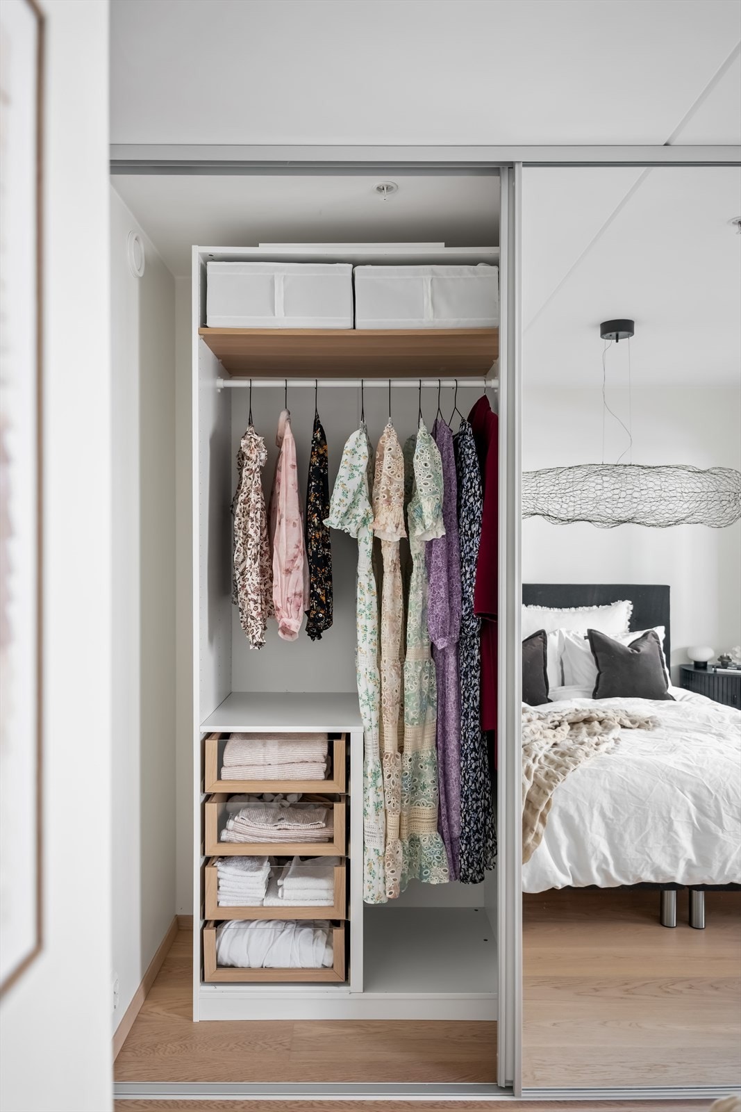 Det er også nok av plass til å innrede soverommet med skrivebord for deg som ønsker en løsning for hjemmekontor. Galleribilde