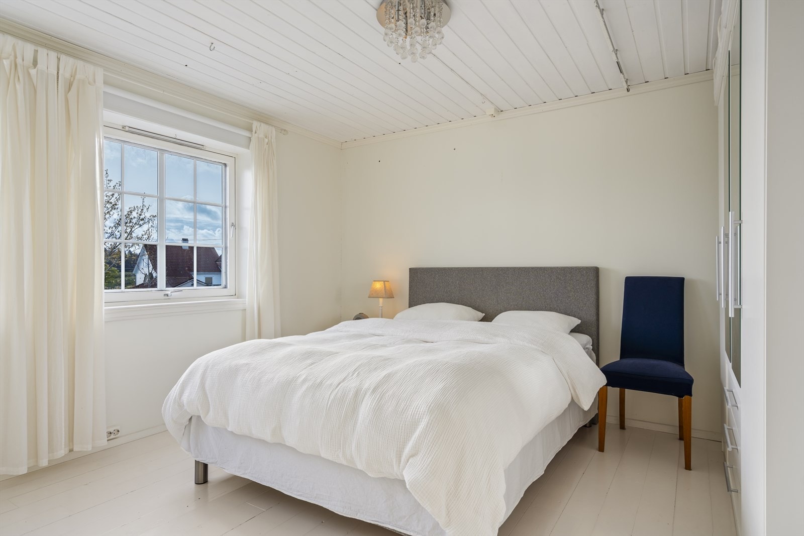 Underetasjen har tre soverom Galleribilde