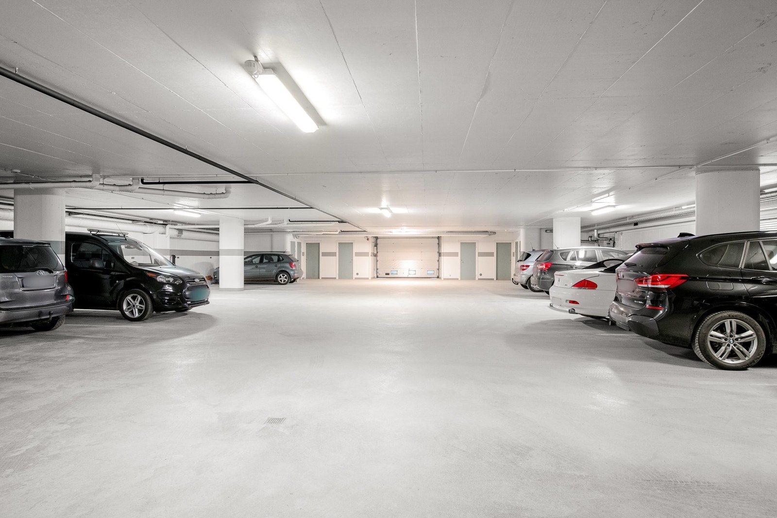 Fast plass i parkeringskjeller Galleribilde