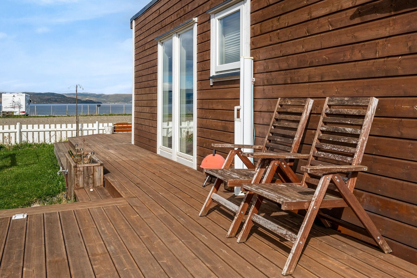 Takterrassen nyter av sine gode solforhold og god plass til både utemøbler og grill - et perfekt sted for sosiale selskap. Galleribilde