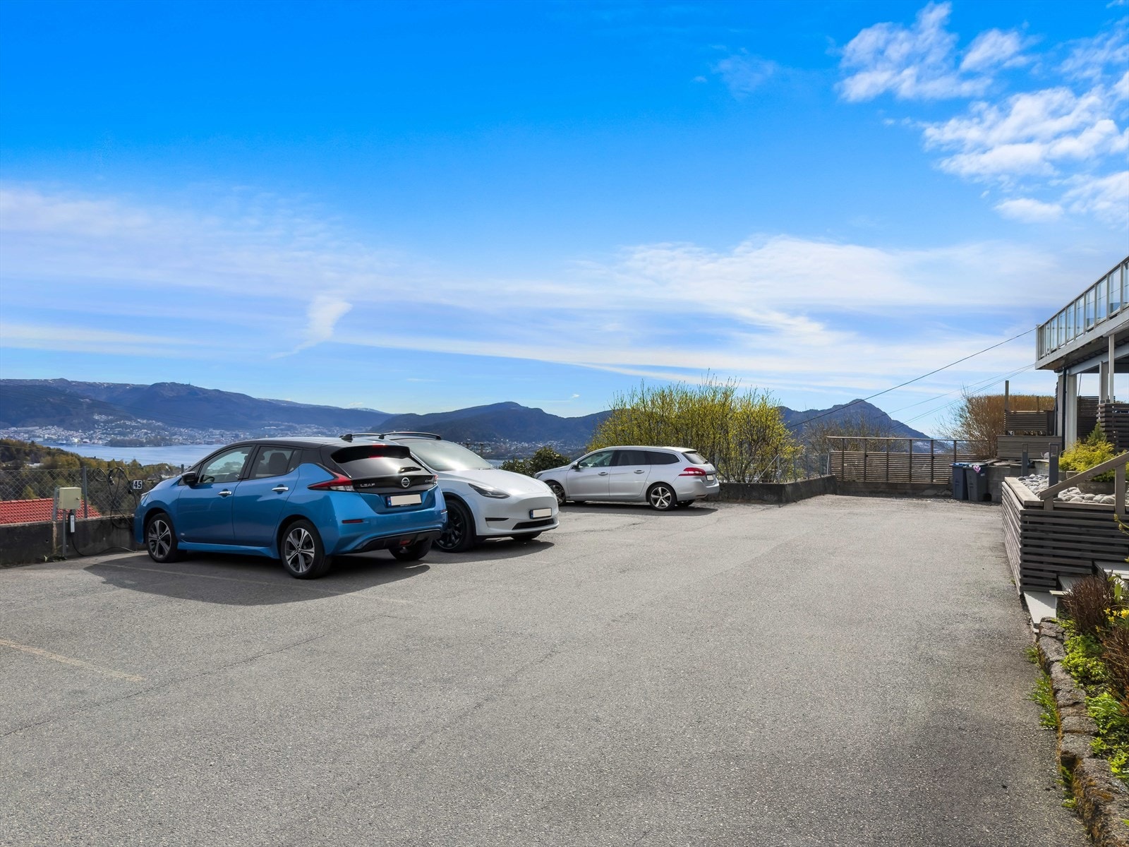 Parkering på fellesareal. Galleribilde