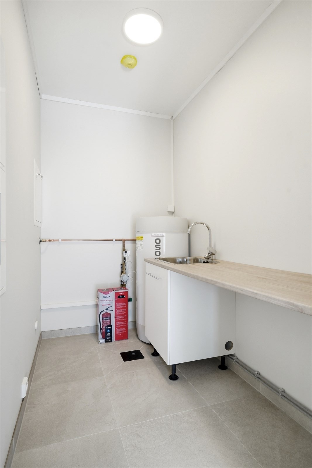 Boligen har en innvendig bod, som også fungerer som vaskerom. Boden har opplegg for vaskemaskin og vegghengt vaskekar. Galleribilde