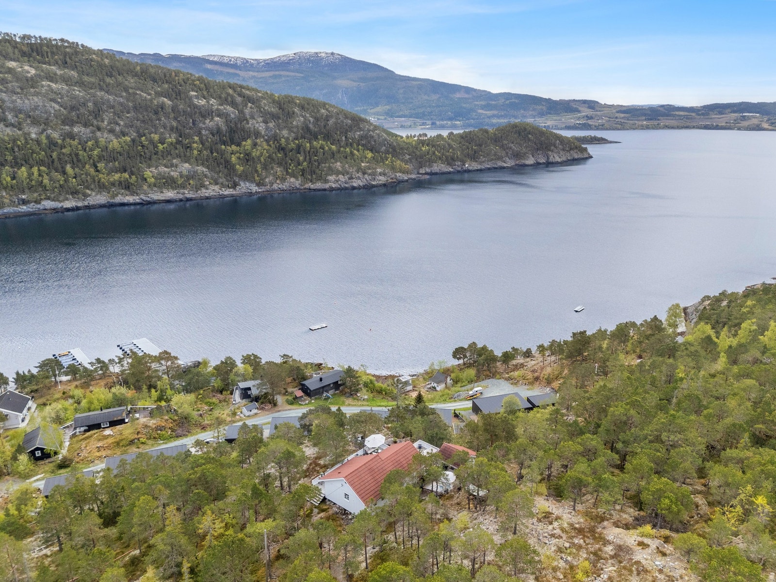 Hytta har flott beliggenhet helt usjenert. Ingen passerer forbi og ingen har innsyn. Galleribilde