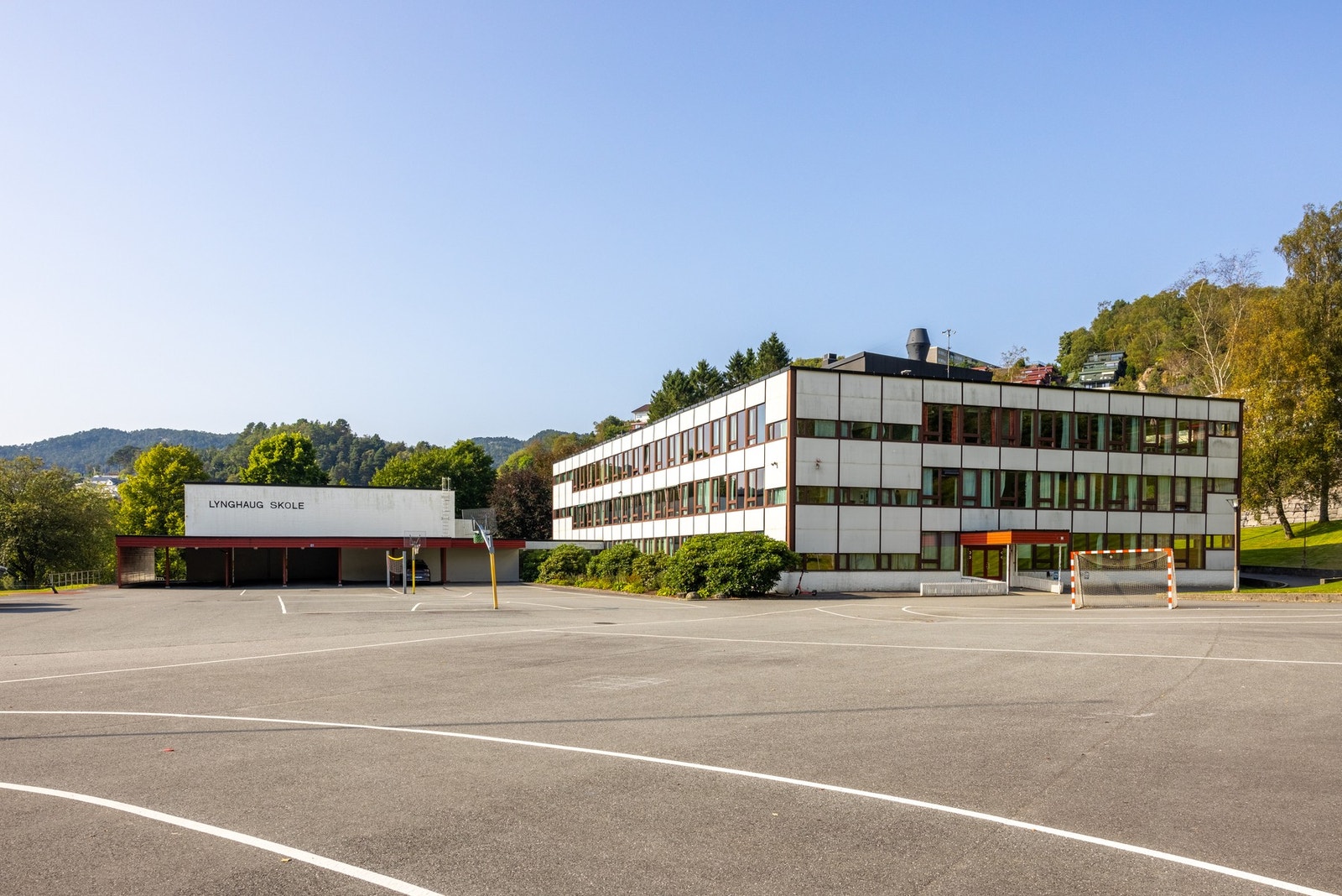 Flere skoler og barnehager innenfor kort avstand. Galleribilde