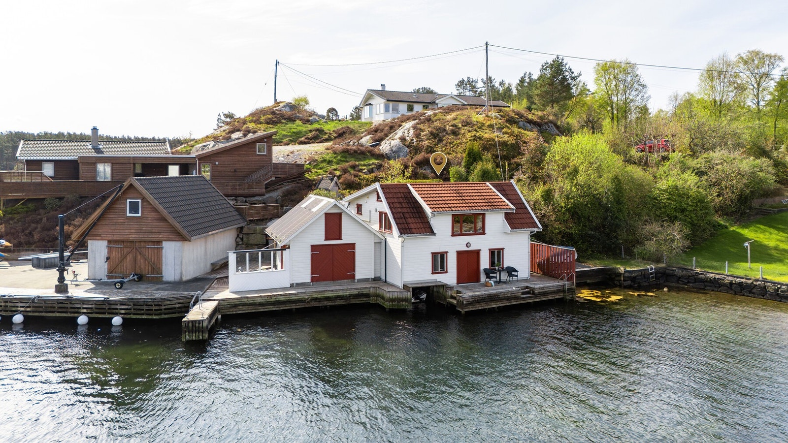 Det følger med et naust som er innredet. Galleribilde