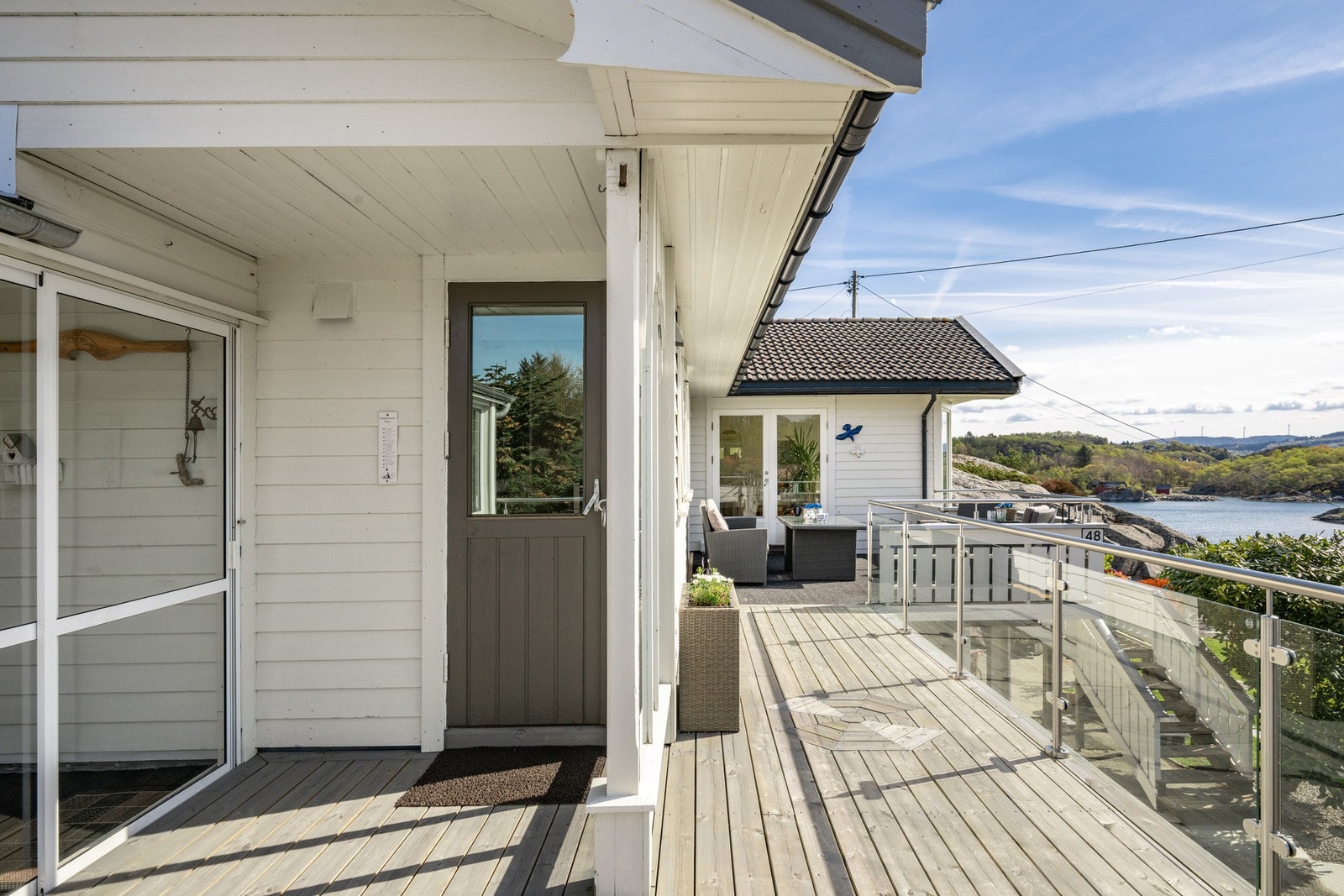 Impregnerte terrassebord hvor omtrent halve terrassen ble fornyet i 2018. Galleribilde