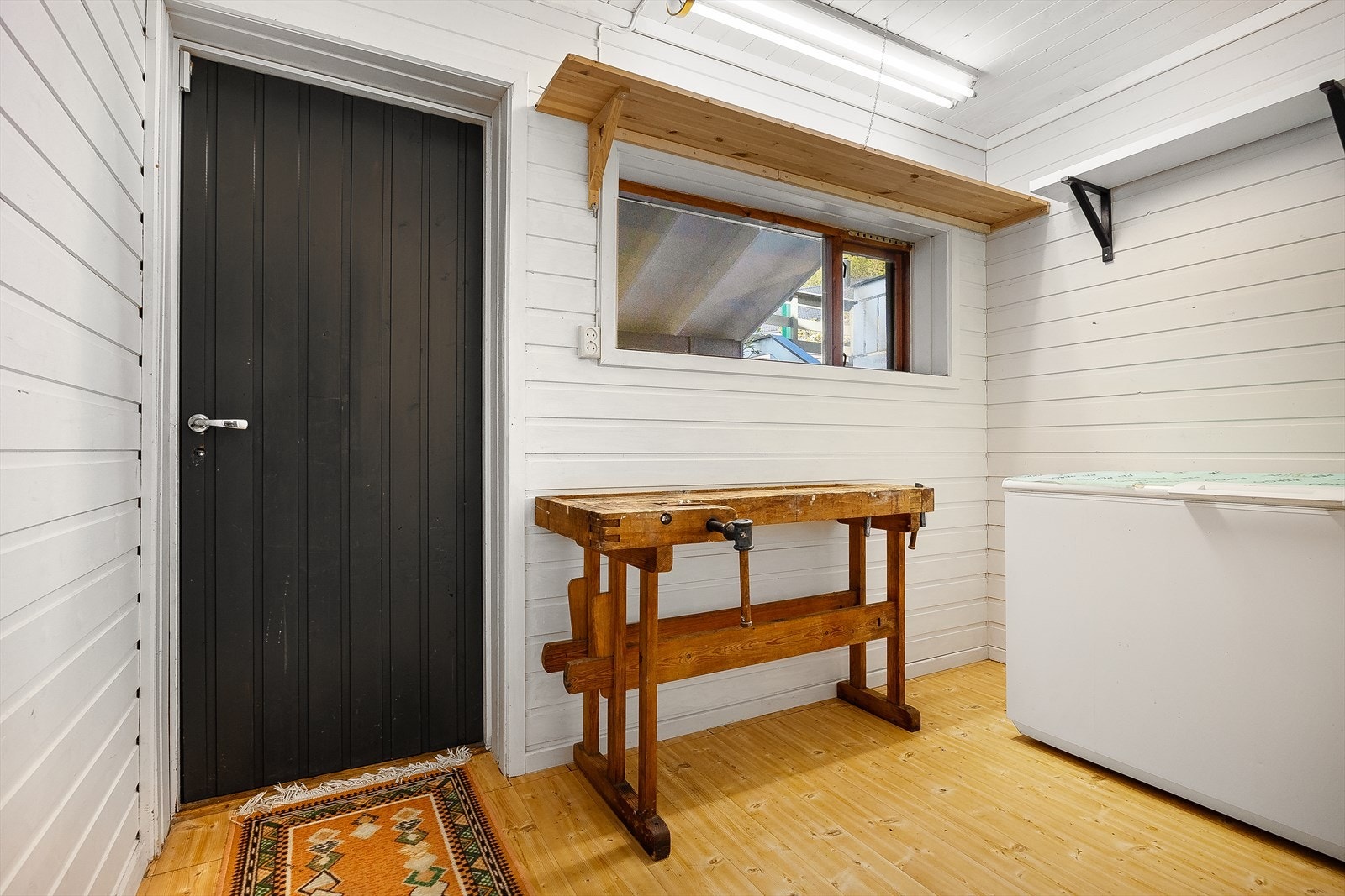 Etasjen har også to praktiske boder som gir godt med lagringsplass. Galleribilde