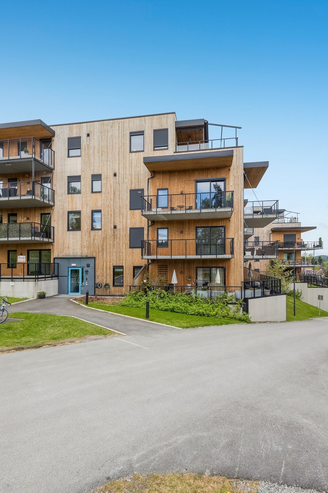 Moderne arkitektur, som samtidig glir fint inn i strøket. Galleribilde