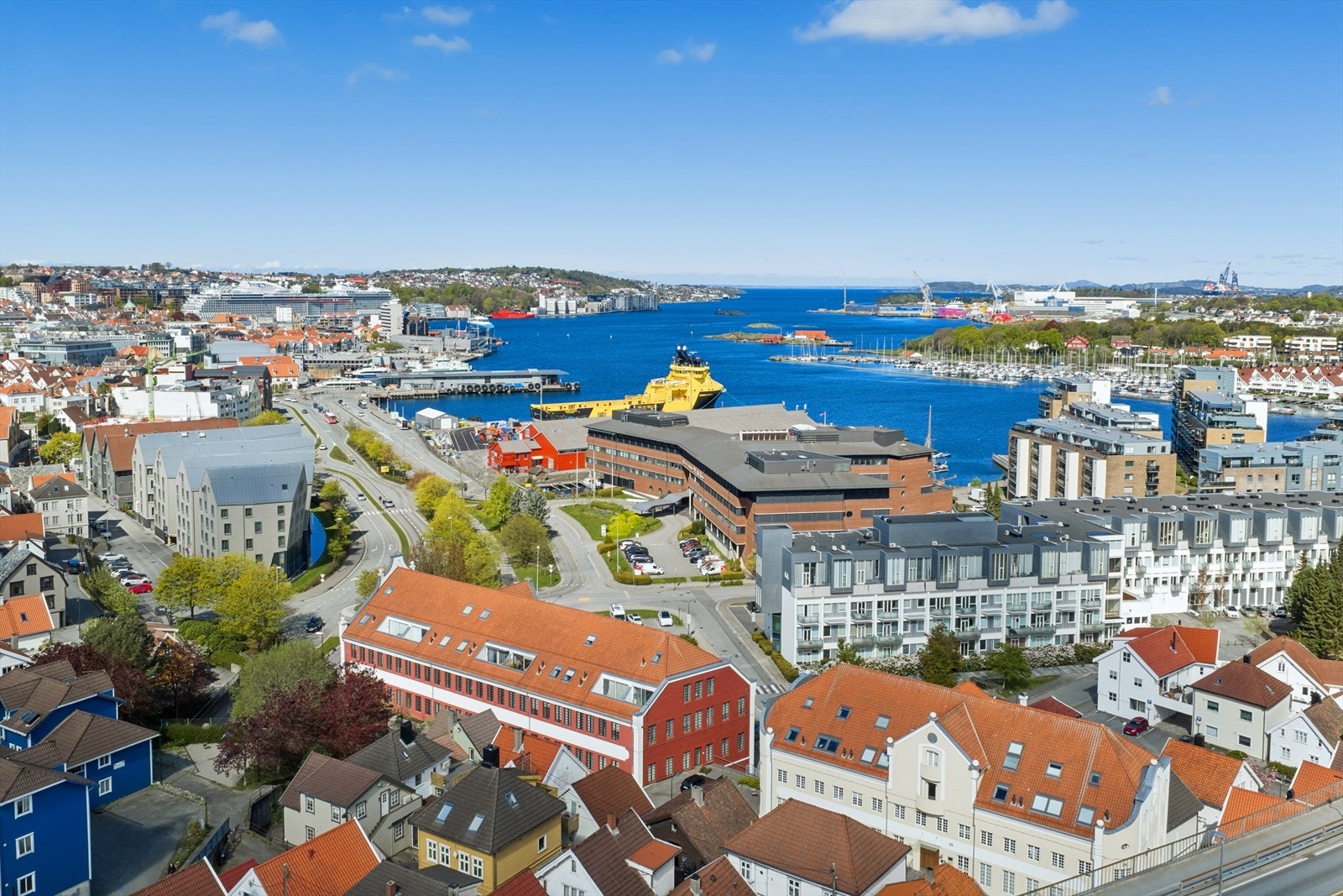 Velkommen til Nedre Banegate 3, en lekker leilighet i historiske Bjellandgården. Galleribilde