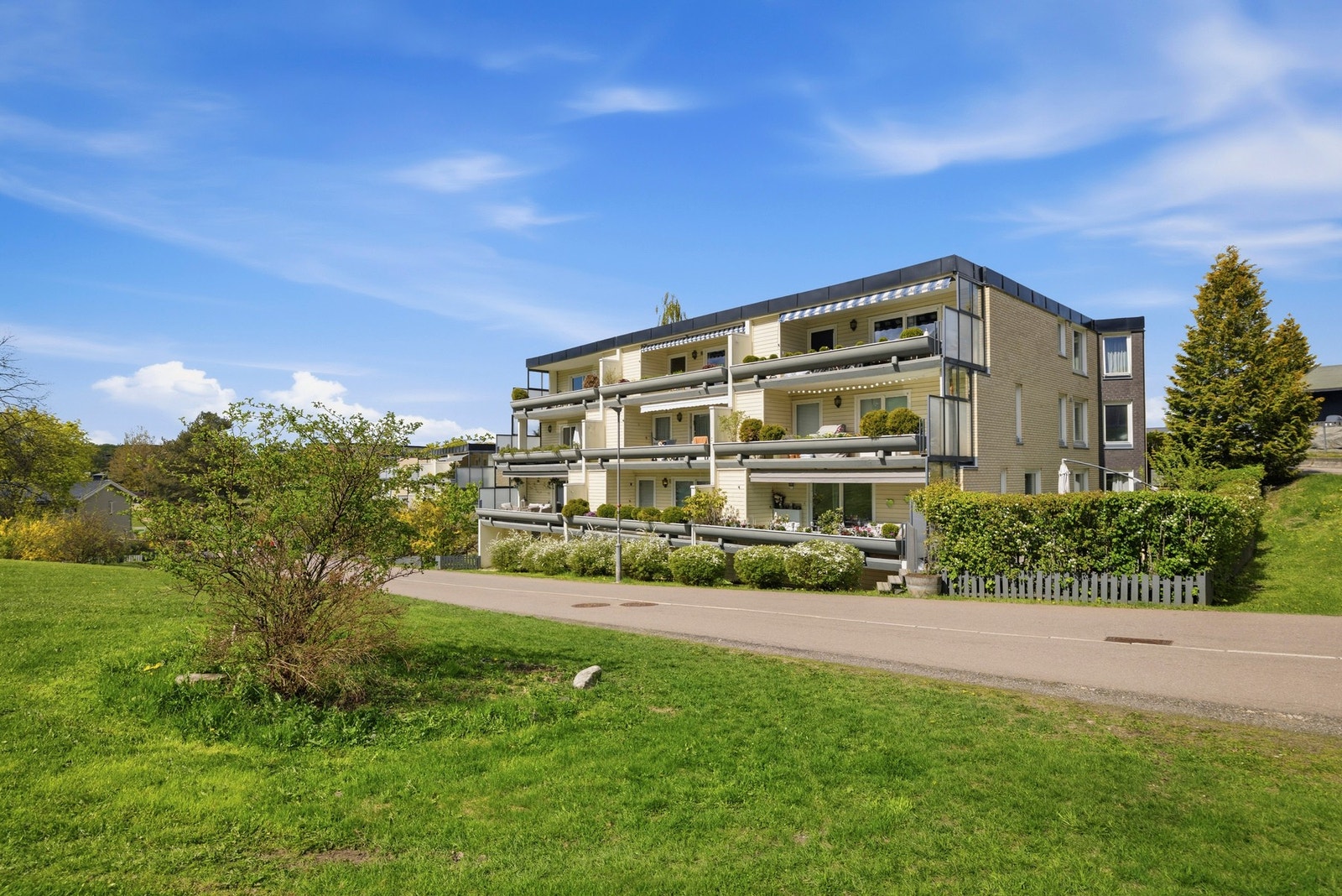 Leiligheten ligger fantastisk til i et attraktivt og meget rolig boligområde uten gjennomgangstrafikk, på Øvre Lindeberg Galleribilde