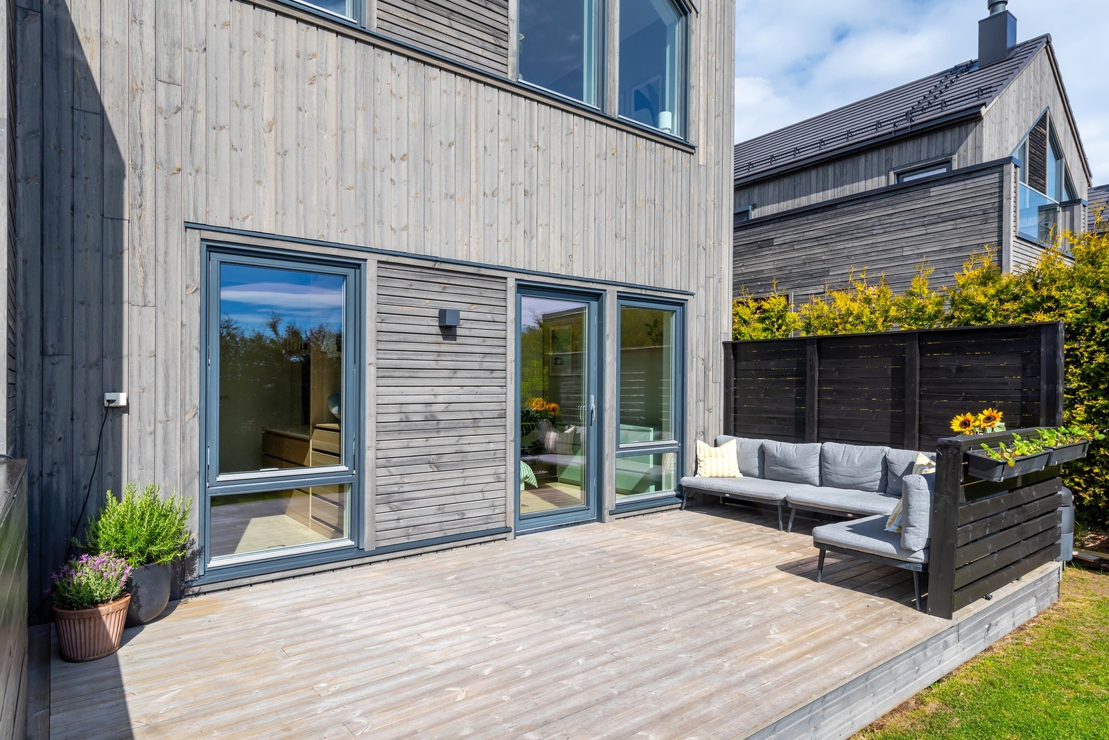 Terrassen har flere møbleringsmulighter. Galleribilde