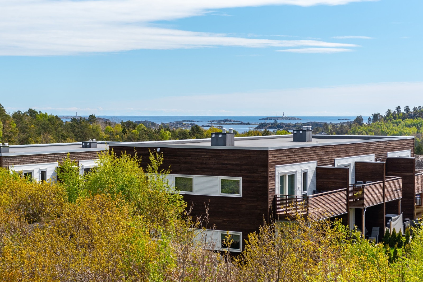 Flott utsikt fra terrassen. Havet og Torungen kan sees i det fjerne Galleribilde