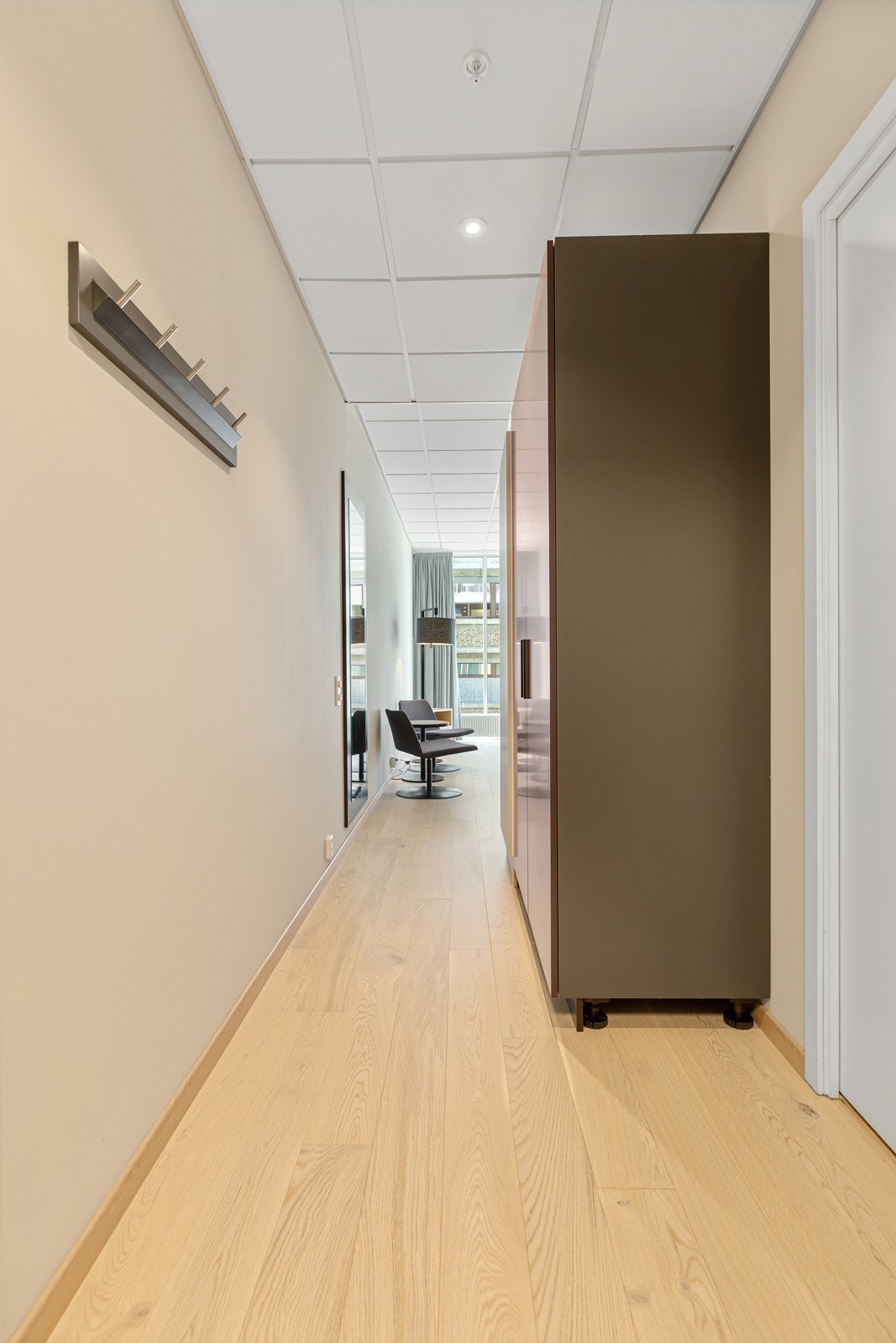 Innbydende inngangsparti med oppbevaringsmuligheter Galleribilde