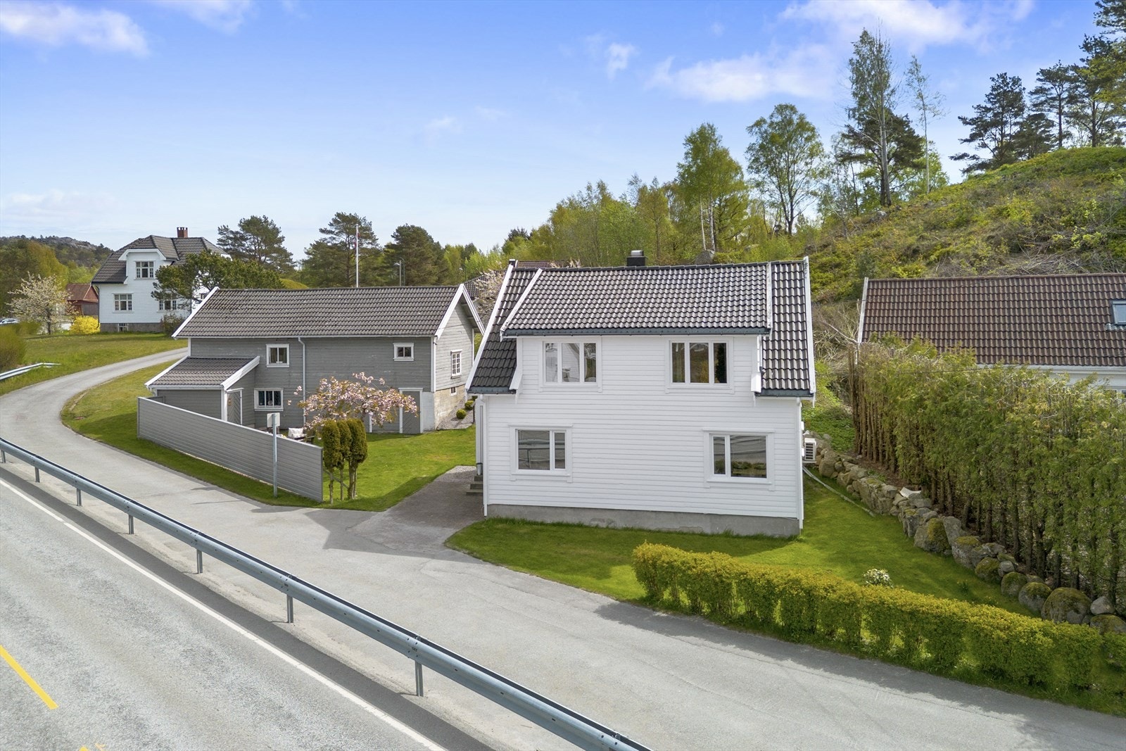 Velkommen til Bålyveien 8, en sjarmerende bolig med historie tilbake til 1800-tallet Galleribilde