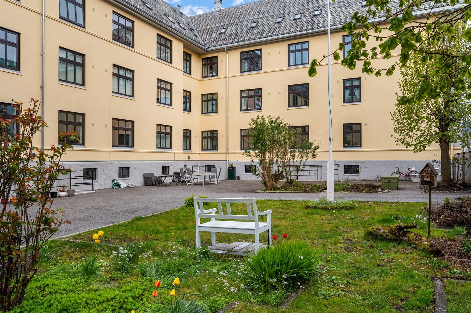- Koselig felles bakgård til glede for beboerne - Galleribilde