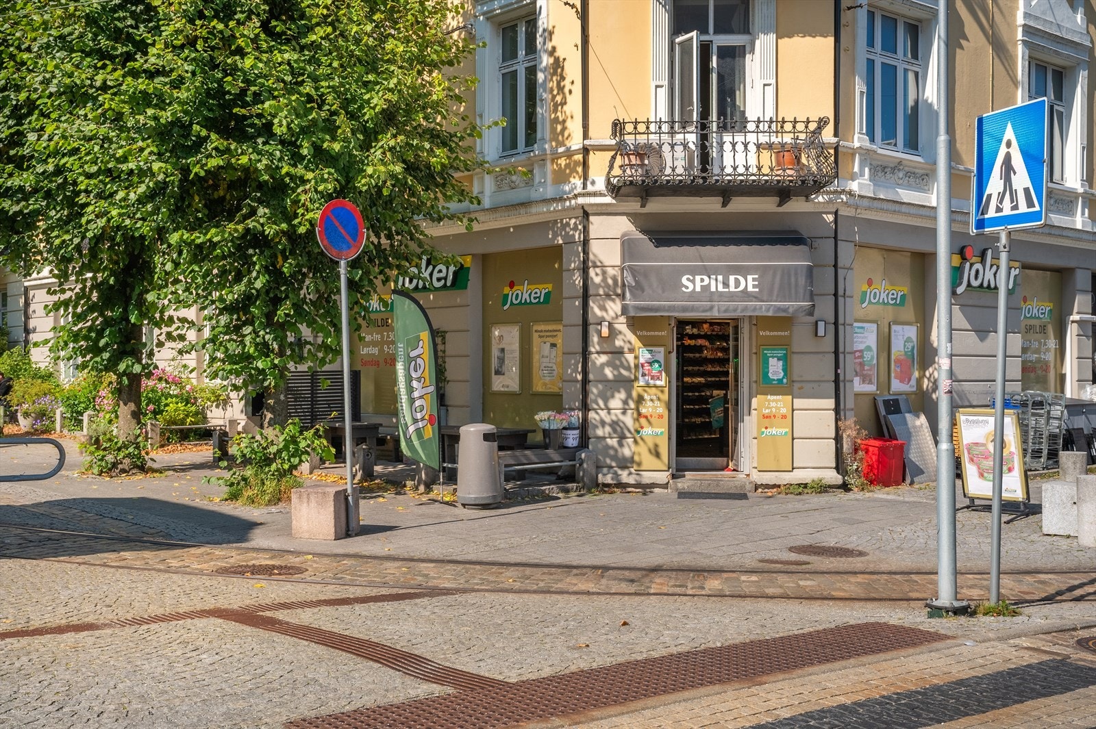 - Det er også 5 minutters gange til søndagsåpen Spilde - Galleribilde