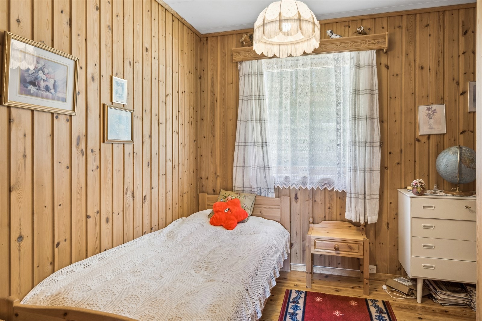 Soverom 2. etg. kårbolig Galleribilde
