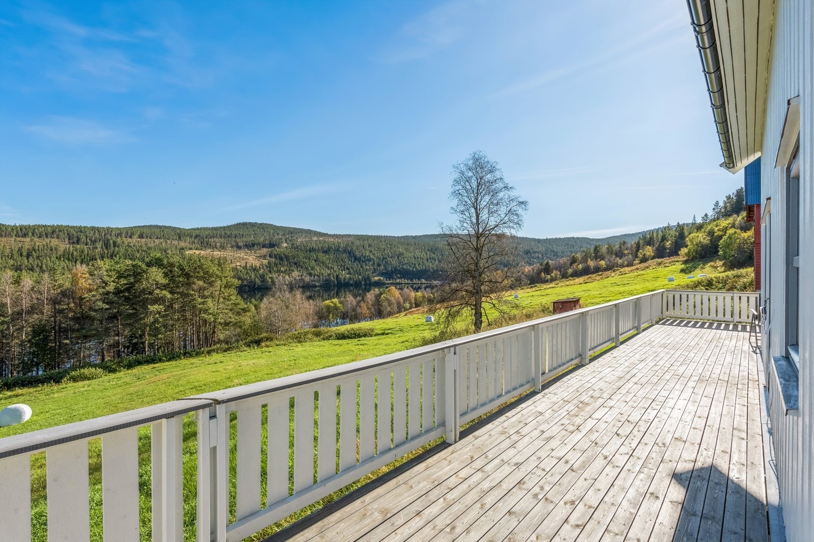 Utsikt fra våningshusets terrasse Galleribilde