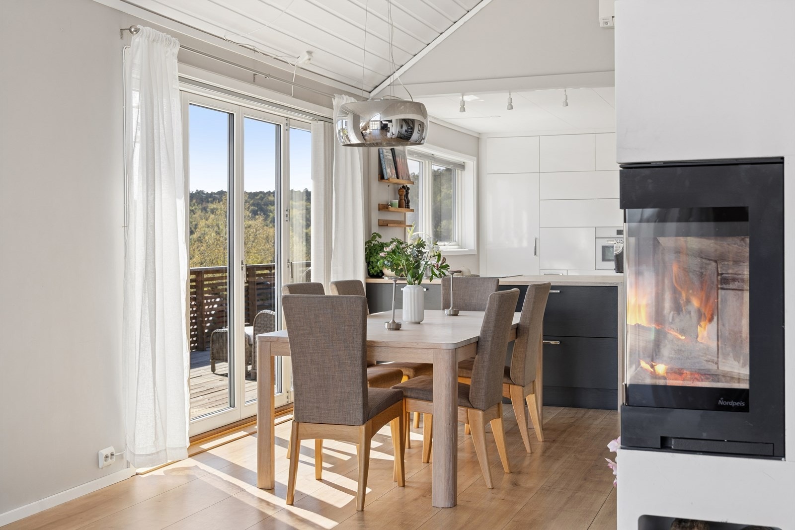 Boligen har over årene blitt oppgradert, kjøkkenet ble skiftet i 2015. Galleribilde