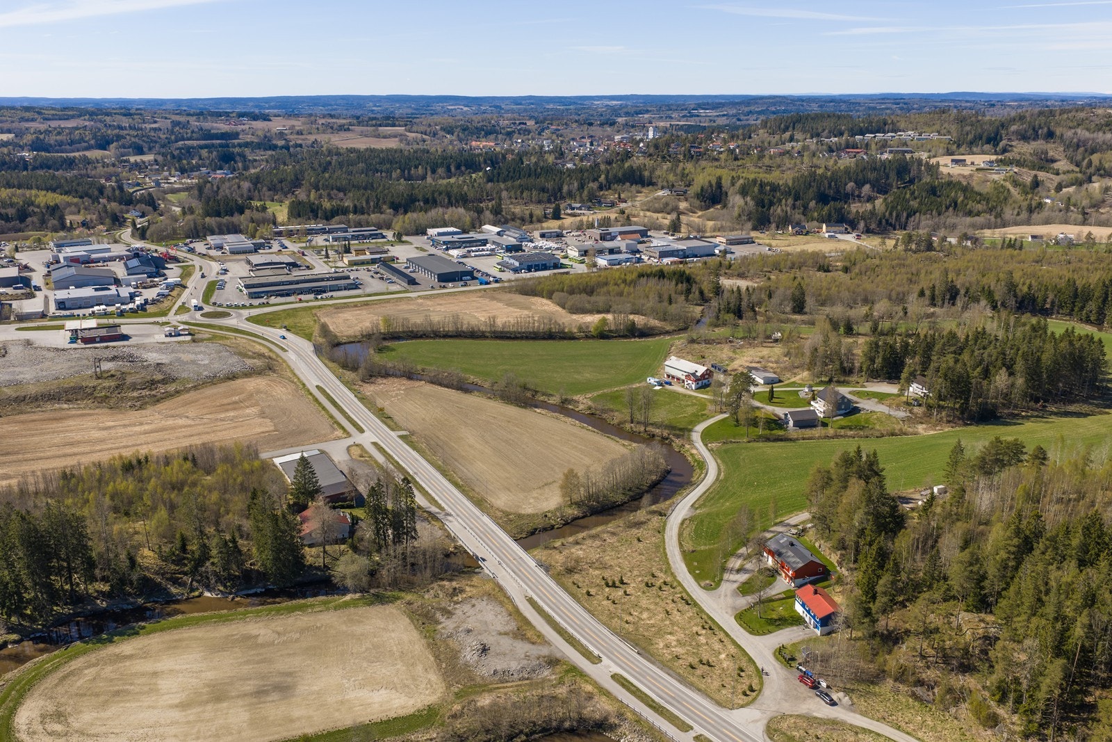 Eiendommen ligger nær Mysen sentrum med kort avstand til skoler og offentlig kommunikasjon. Galleribilde