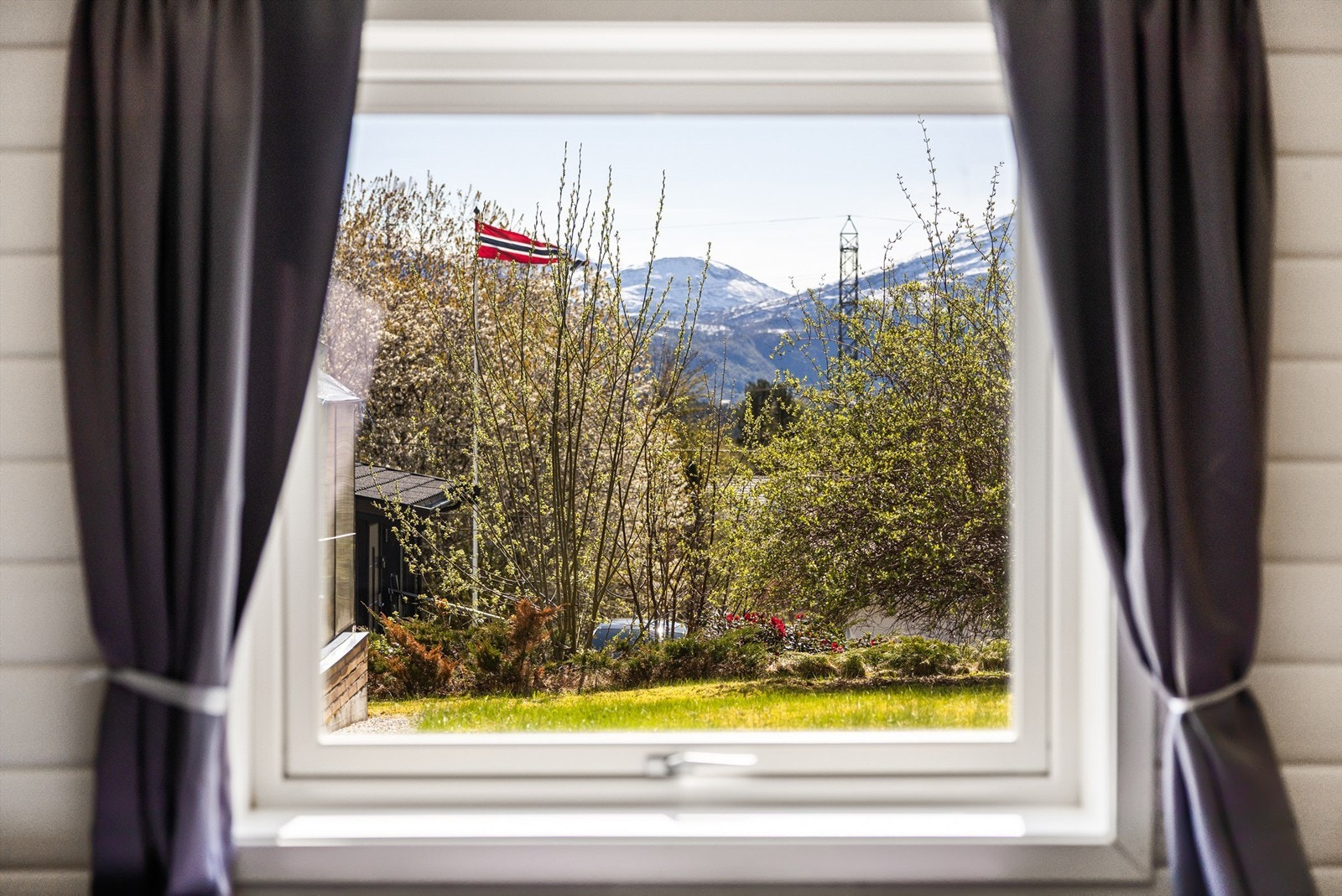 Også fra underetasjen er det utsikt mot hagen. Galleribilde