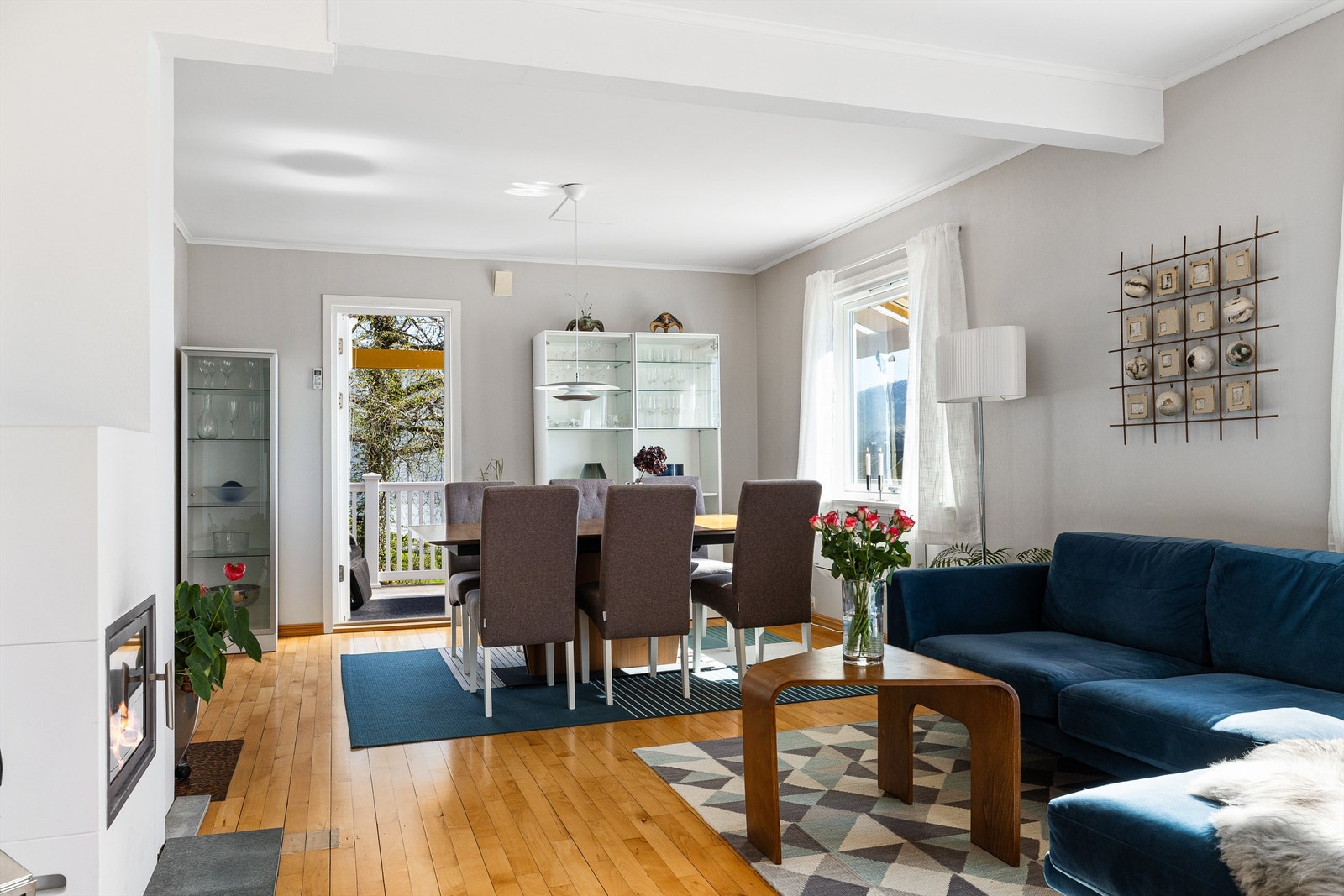 Fra stuen er det utgang til en østvendt, overbygd terrasse. Galleribilde