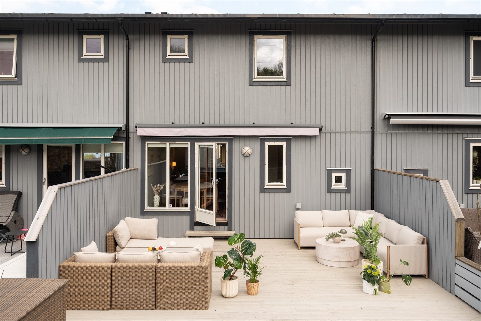 Her kan late sommerdager nytes med grilling og avslapning på terrassen Galleribilde