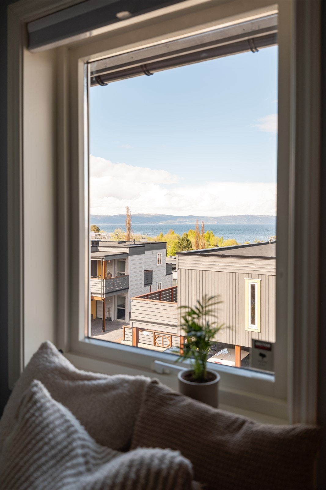 Her også kan god utsikt nytes på morgenkvisten Galleribilde