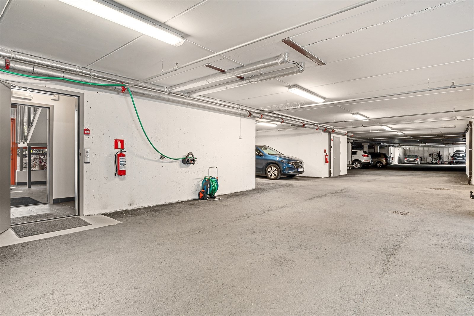 Garasjeplass i felles parkeringsanlegg. Galleribilde