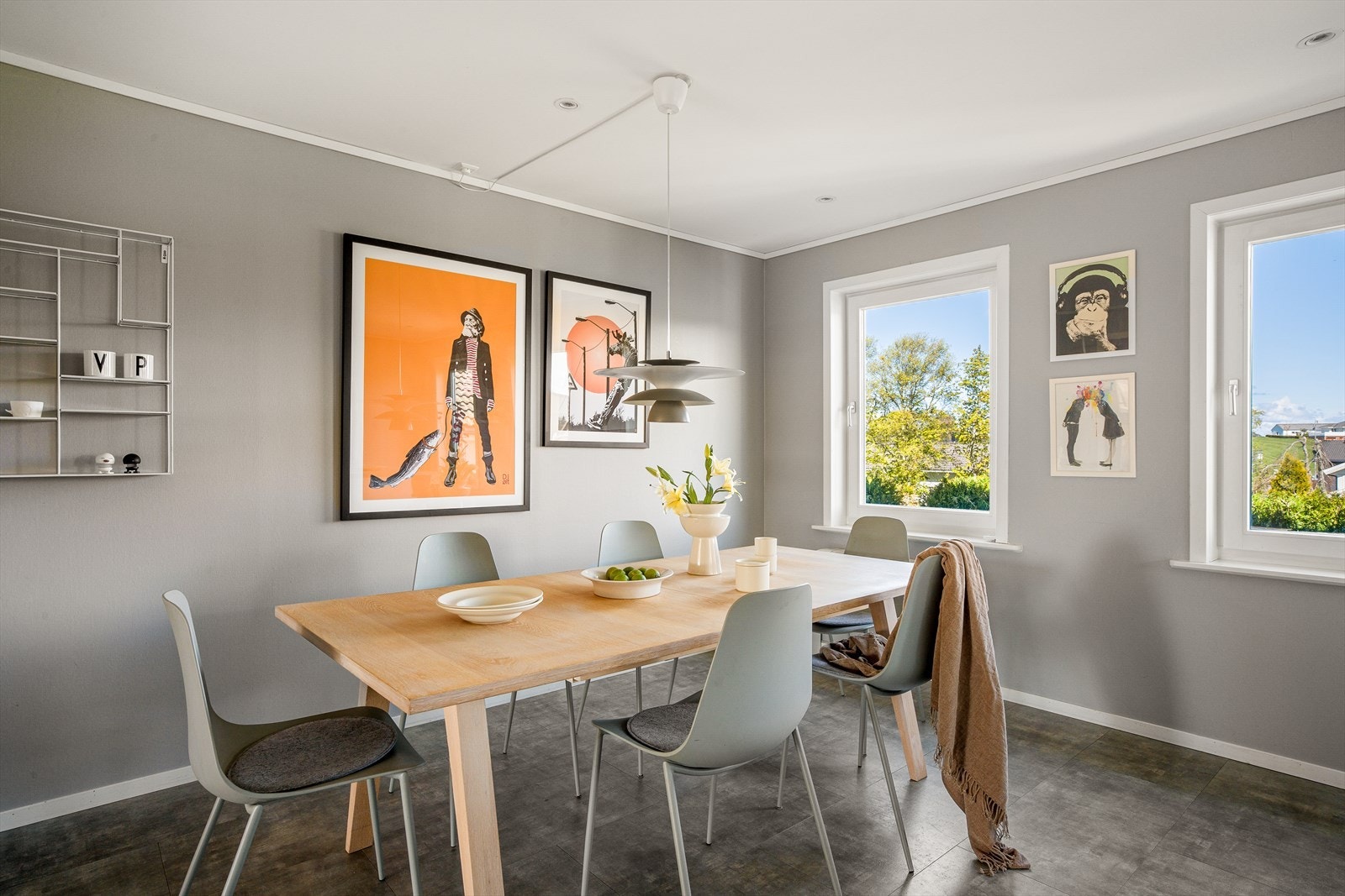 Her er det god plass til stort spisebord med plass til heel familien. Galleribilde