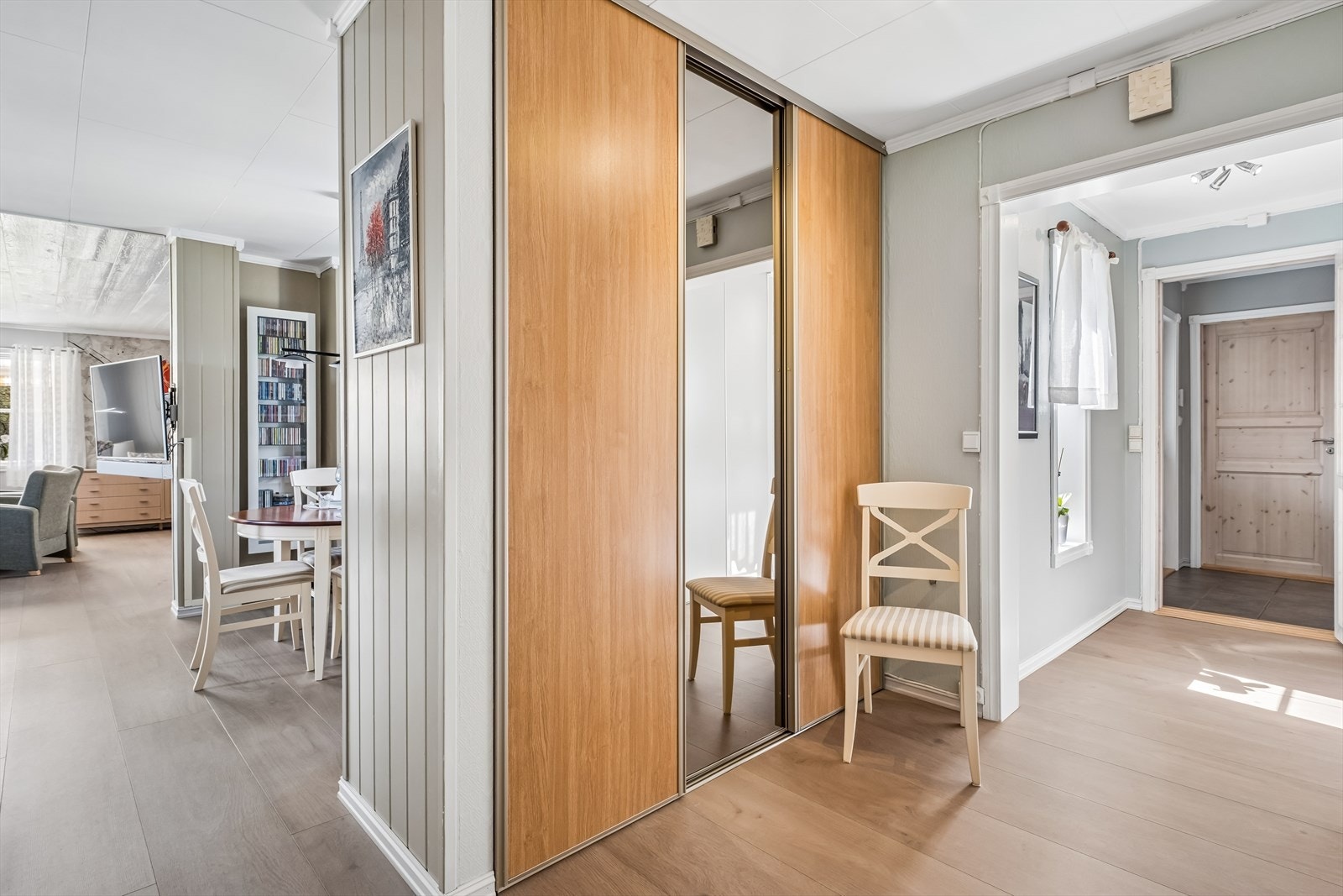 Gang mot stue. Galleribilde