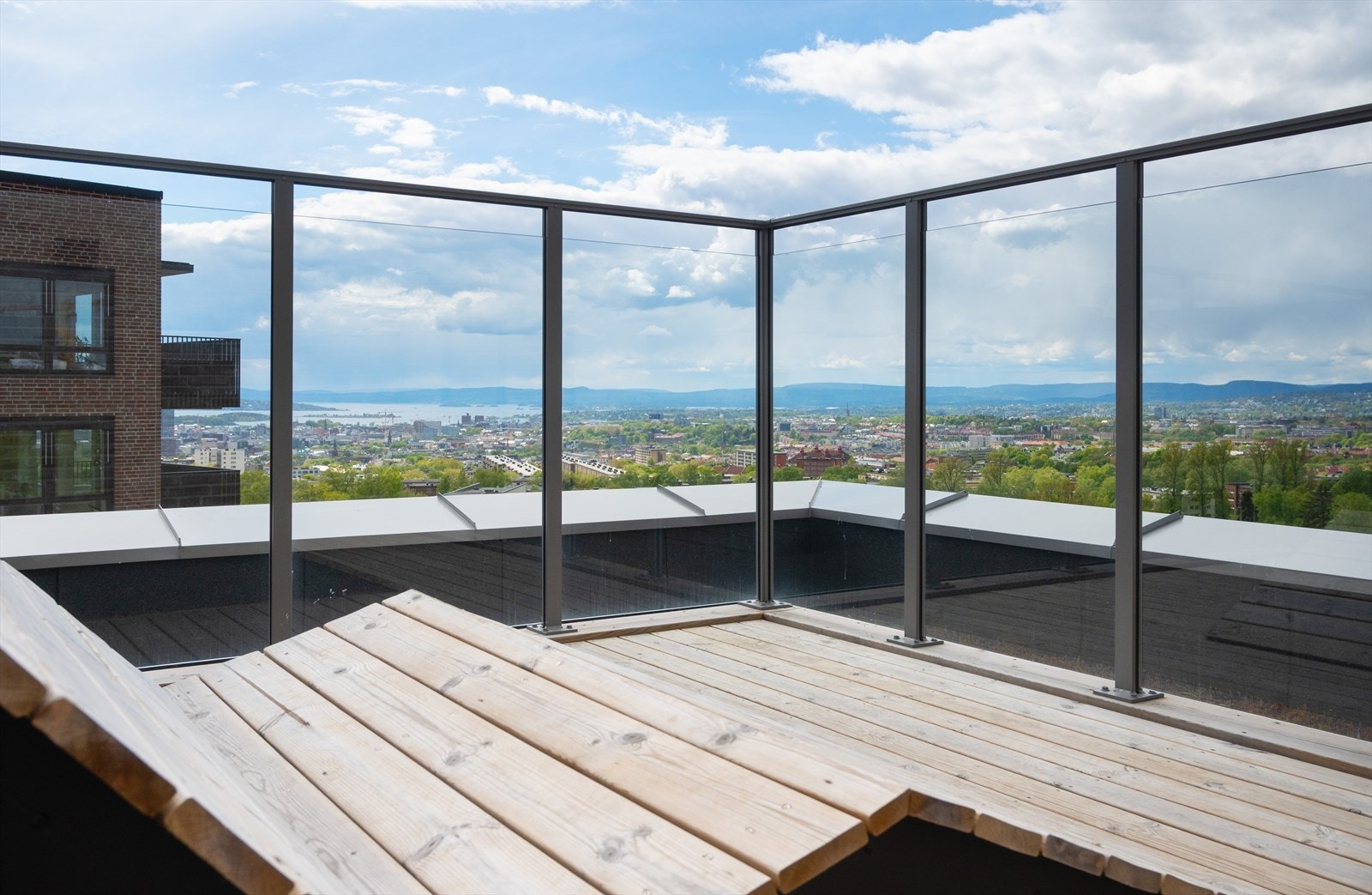 Fra takterrassen har du en fantastisk utsikt over byen. Galleribilde