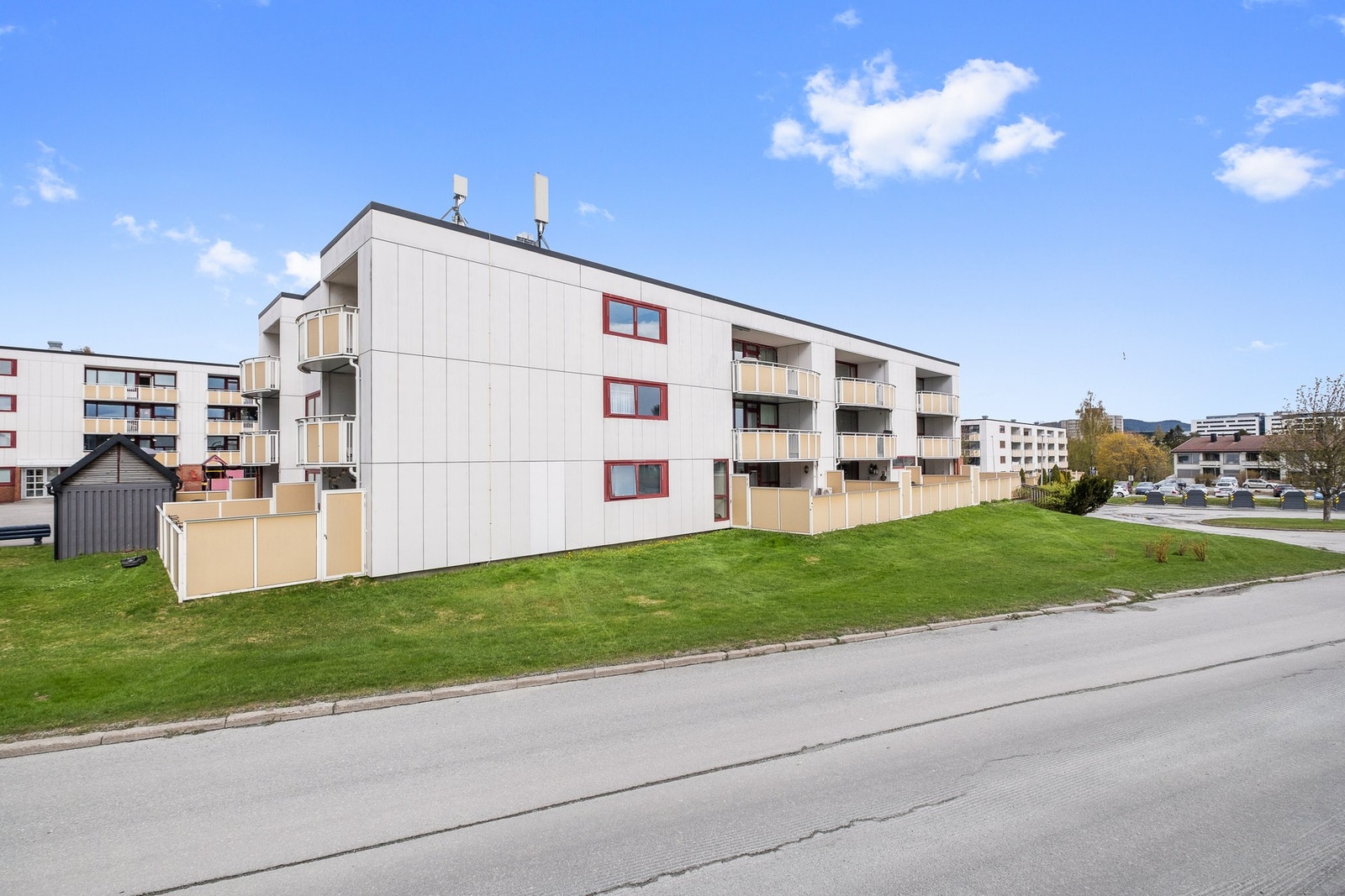 Boligen ligger flott til i byggets 1 etasje. Galleribilde