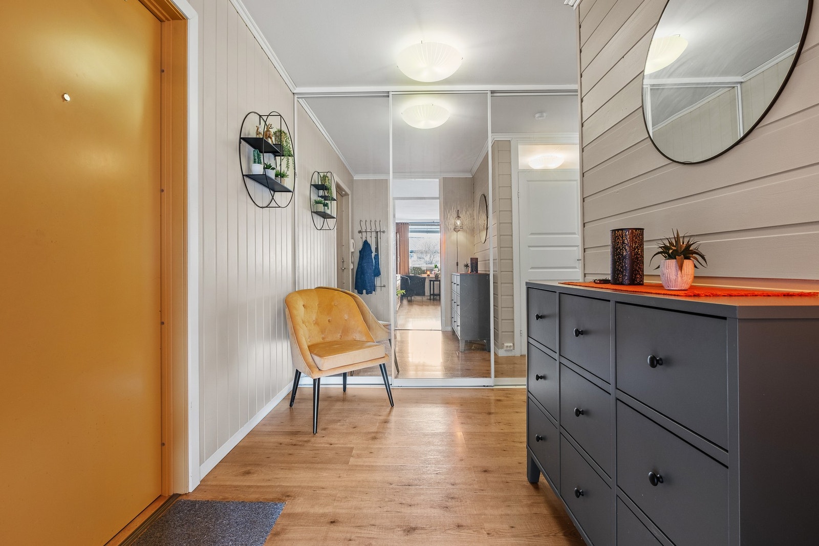 Romslig entre/gang på 11m². Galleribilde