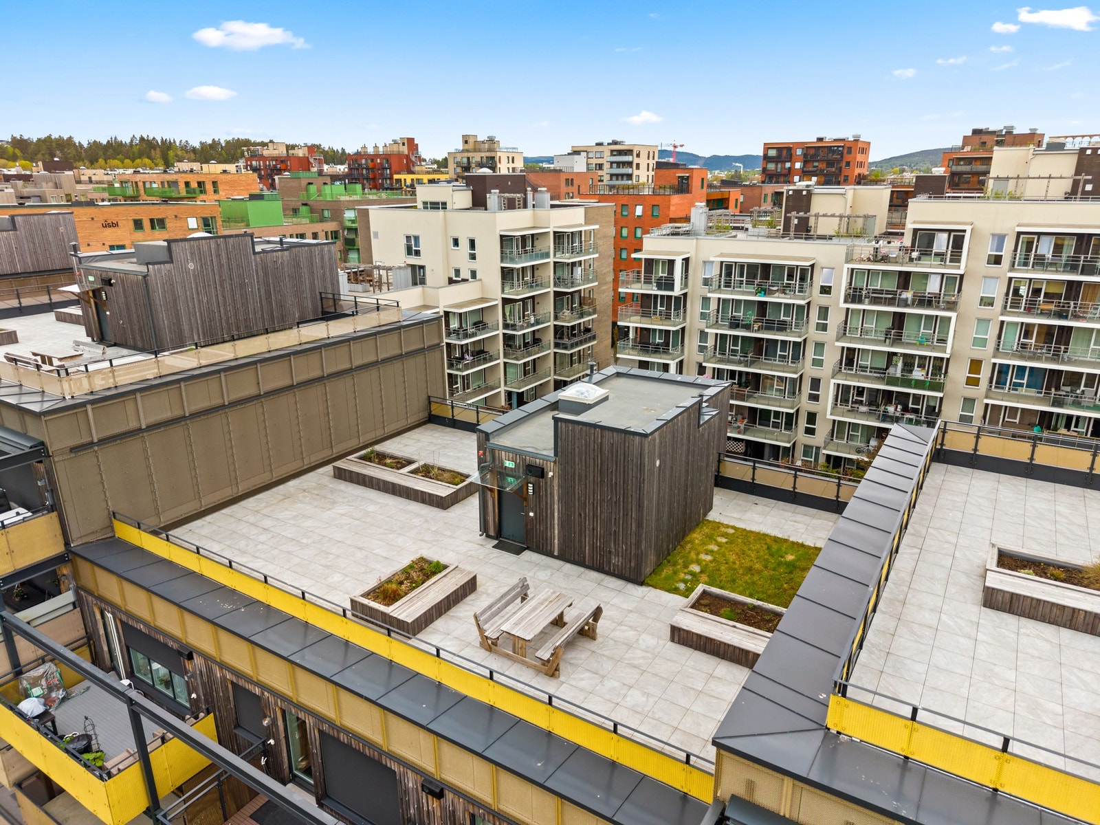 Det er felles takterrasse i sameiet. Galleribilde