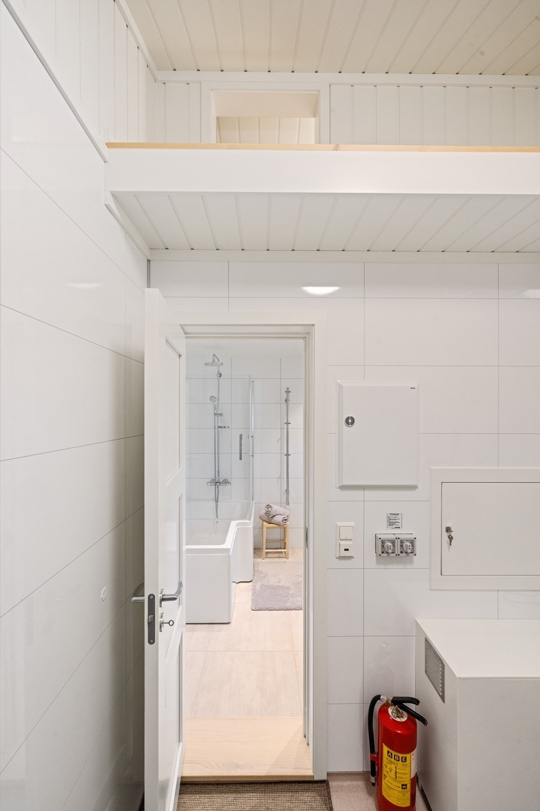 Fra badet har du videre inngang til vaskerommet Galleribilde