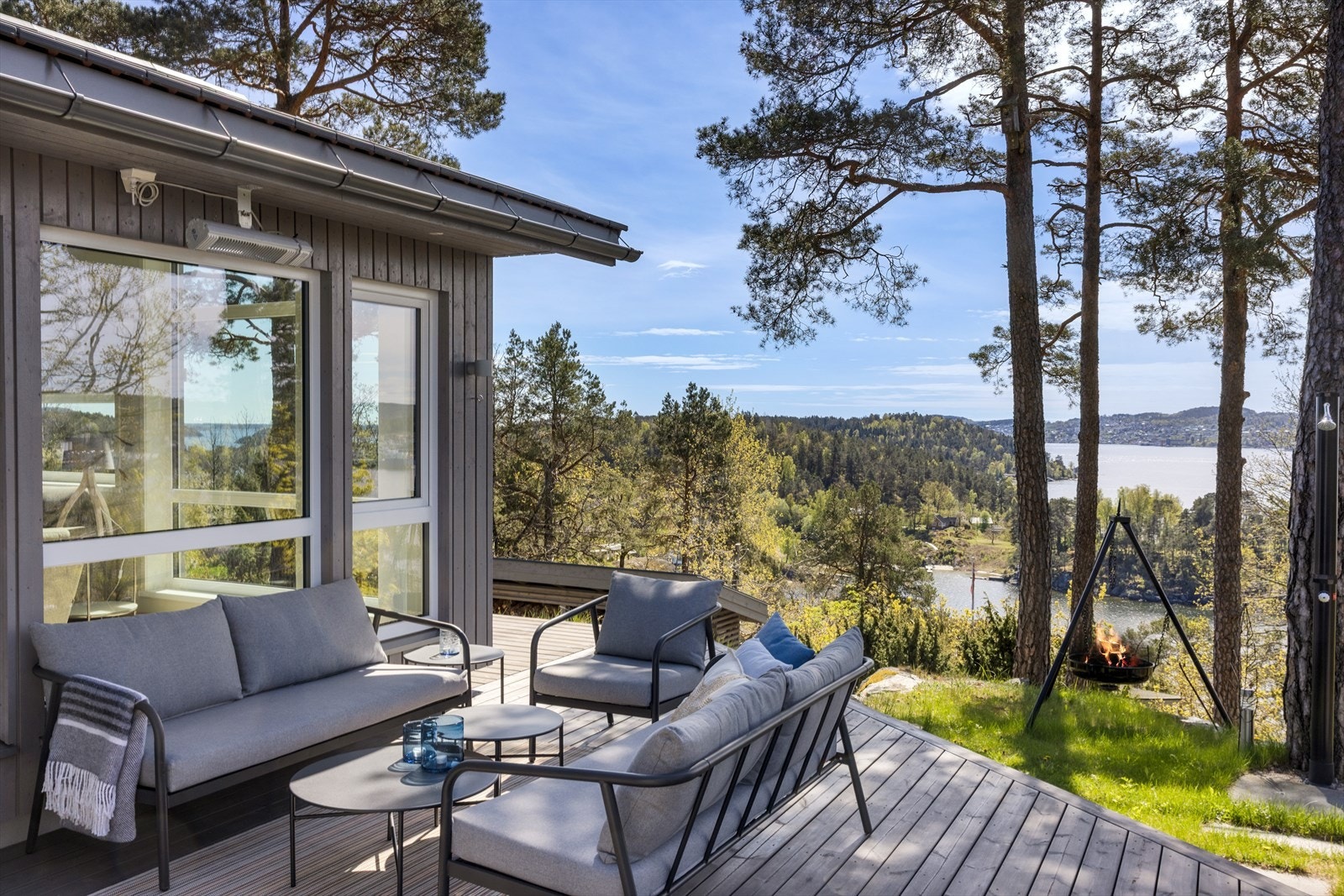 På terrassen er det gode muligheter for flere sittegrupper Galleribilde
