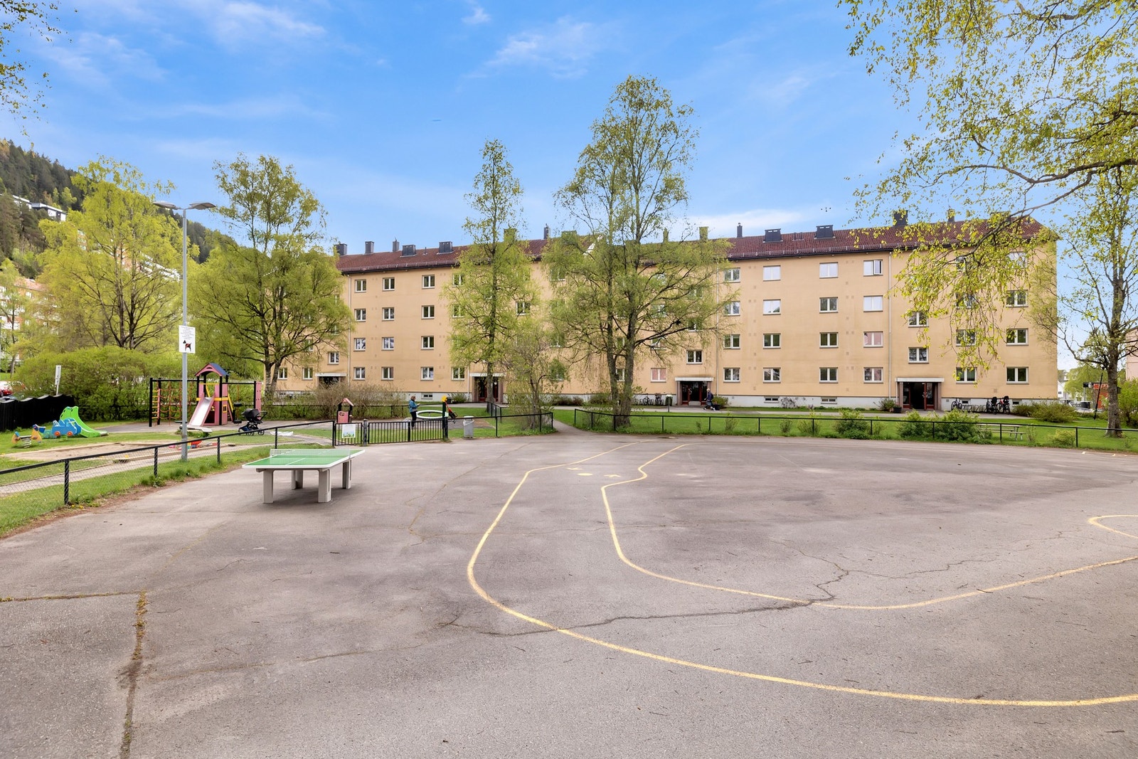 Felles lekeplass for de små. Galleribilde