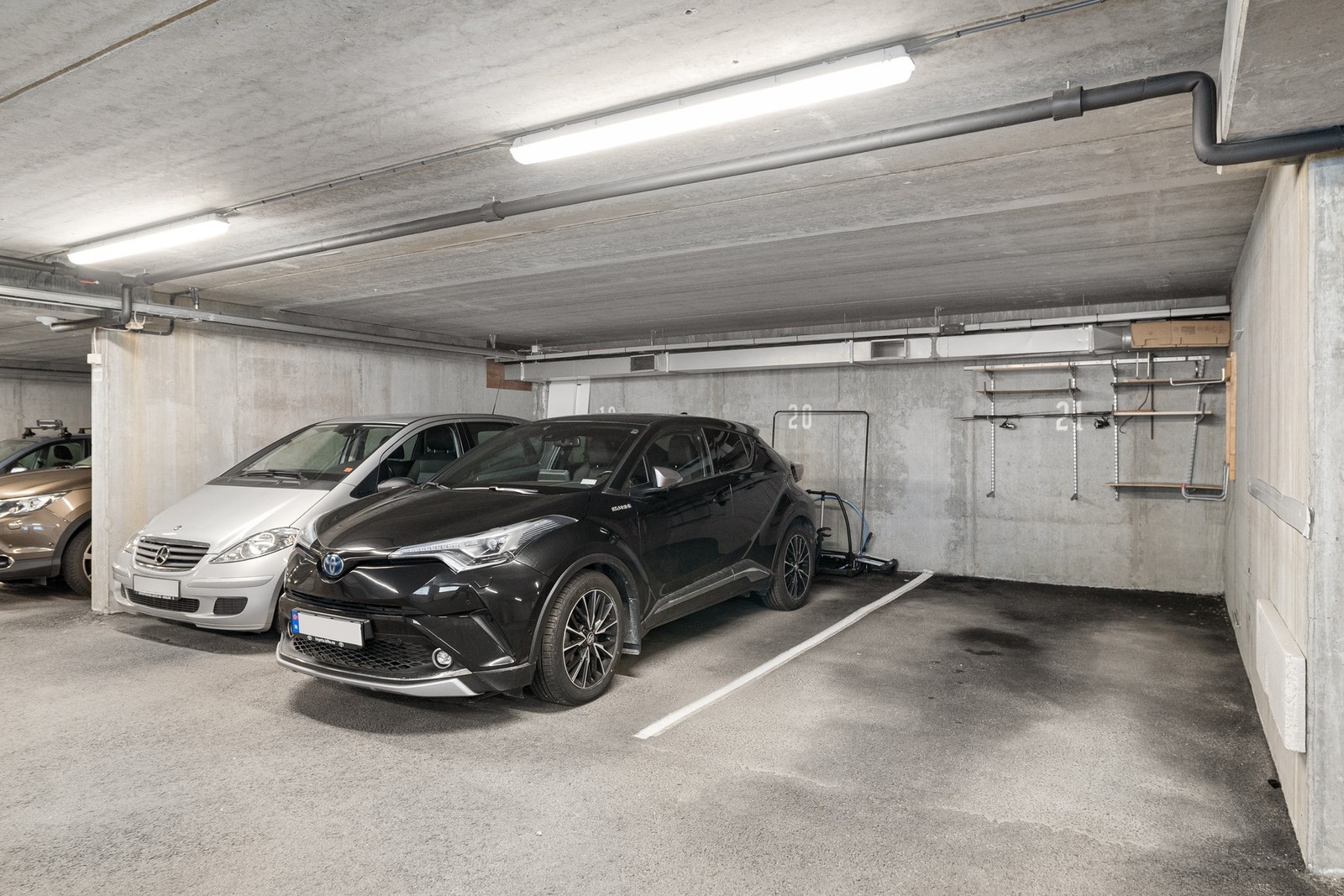 Tilhørende parkering i felles parkeringsanlegg. Galleribilde